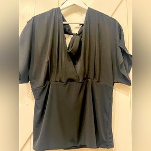 Banana Republic v-neck, tie-back blouse in black, size XL